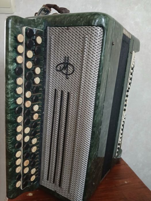 Баян "Мелодия". Б/у