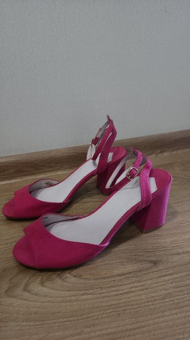 Босоніжки рожеві розові розовые устойчивый каблук стійкий квадратний