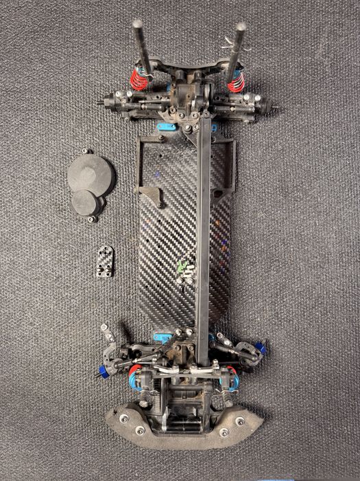 Tamiya XV-01 na carbonowej płycie