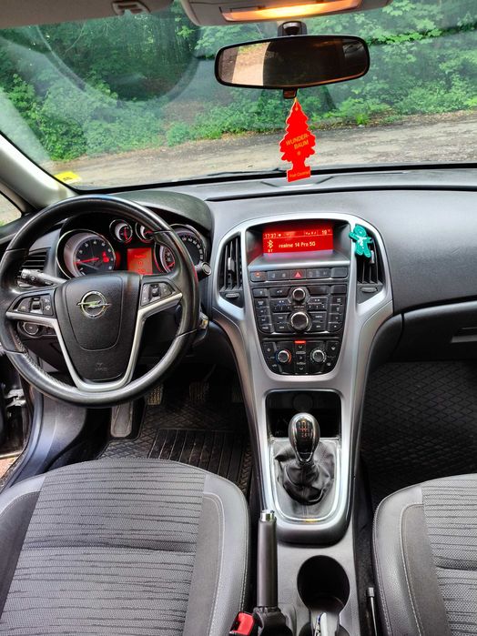 Samochód osobowy astra J 2018 rok