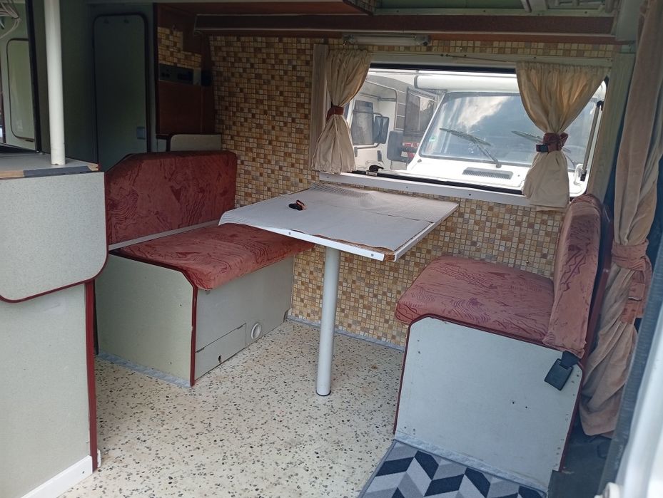 Mercedes MB100 kamper,4-osobowy,woda,ogrzewanie,WC,prysznic.