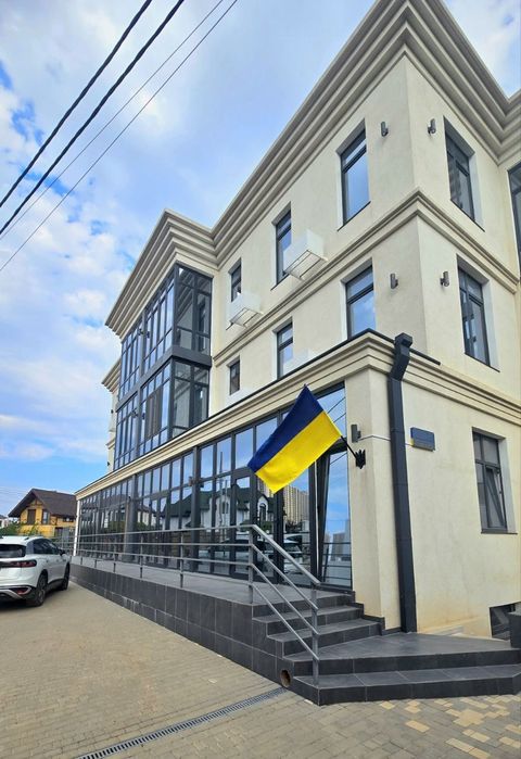 Аренда!Дивовижний фасадний офіс 44,7м2 від забудовника  у зданому будинку