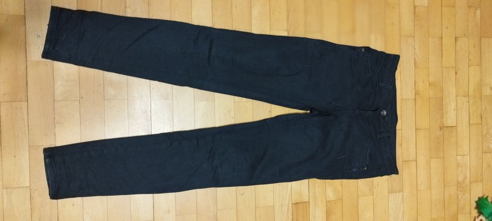 Spodnie jeans damskie