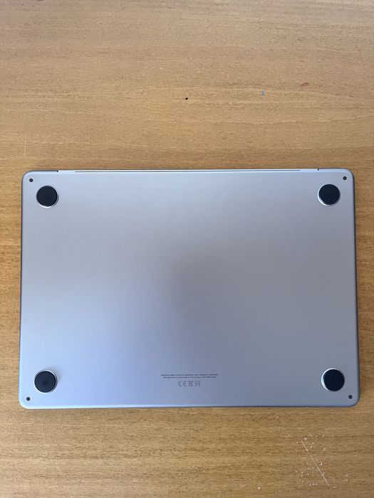 Macbook Air M2 - 8GB RAM - 256GB SSD (como NOVO)