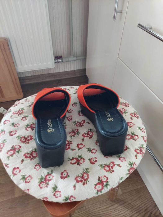 Продається взуття сабо жіночі червоні 40 розмір