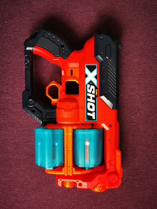 Vários tipos de Pistolas Nerf