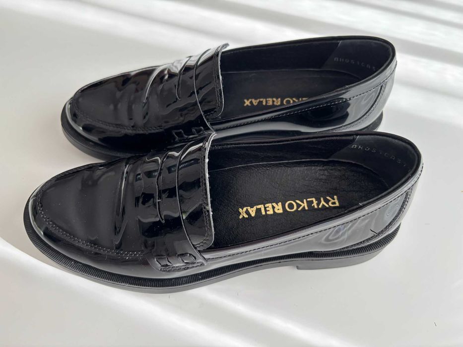 czarne mokasyny relax