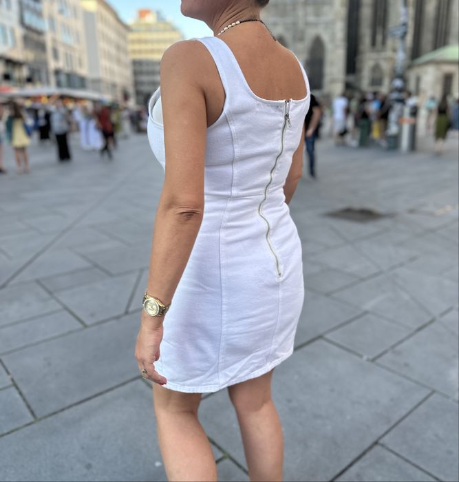 Missguided biała dopasowana jeansowa mini sukienka 42