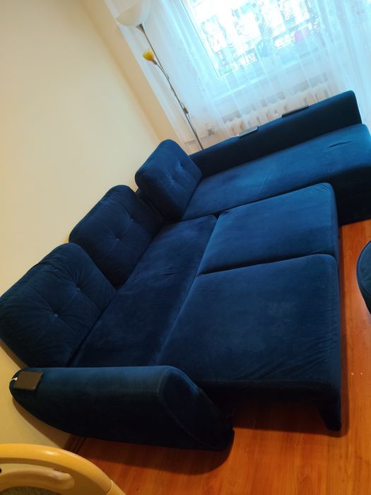 Narożnik z funkcją spania oraz pufa