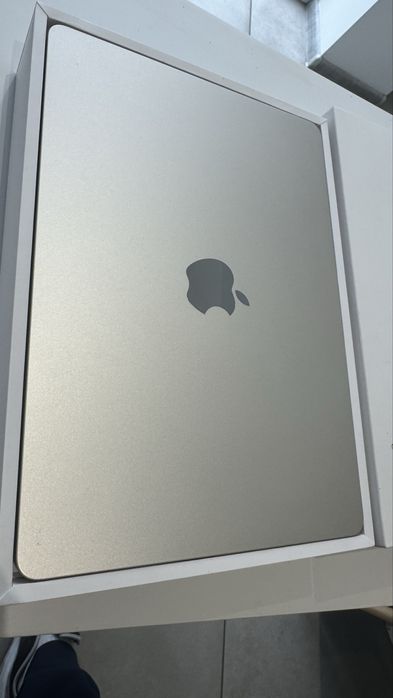 Macbook air m2 13.6 8/256 bardzo dobry stan, Pudełko + kabel + ładowarka