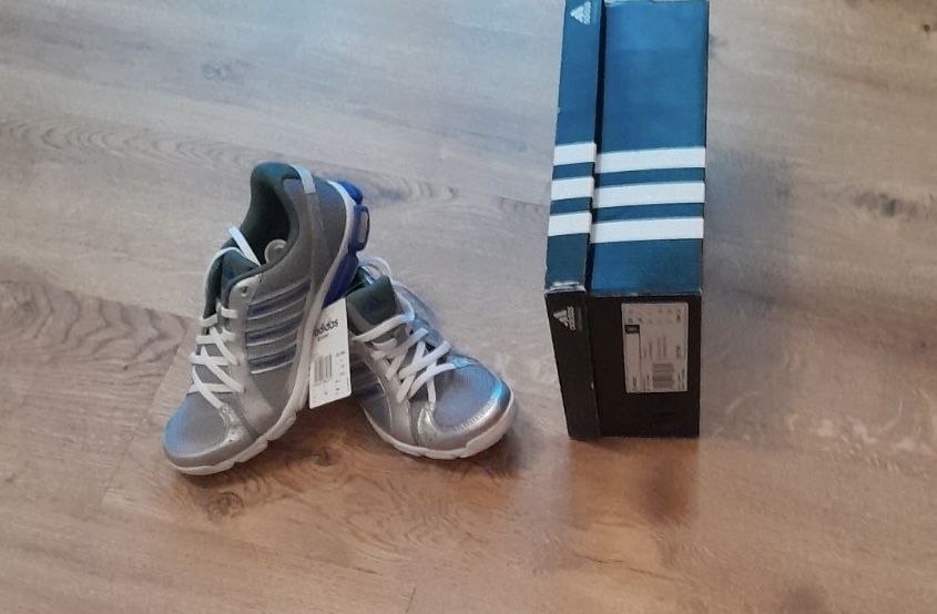 Розпродаж Оригінальних жіночих кросівки Reebok(Опт), Adidas, Puma.
