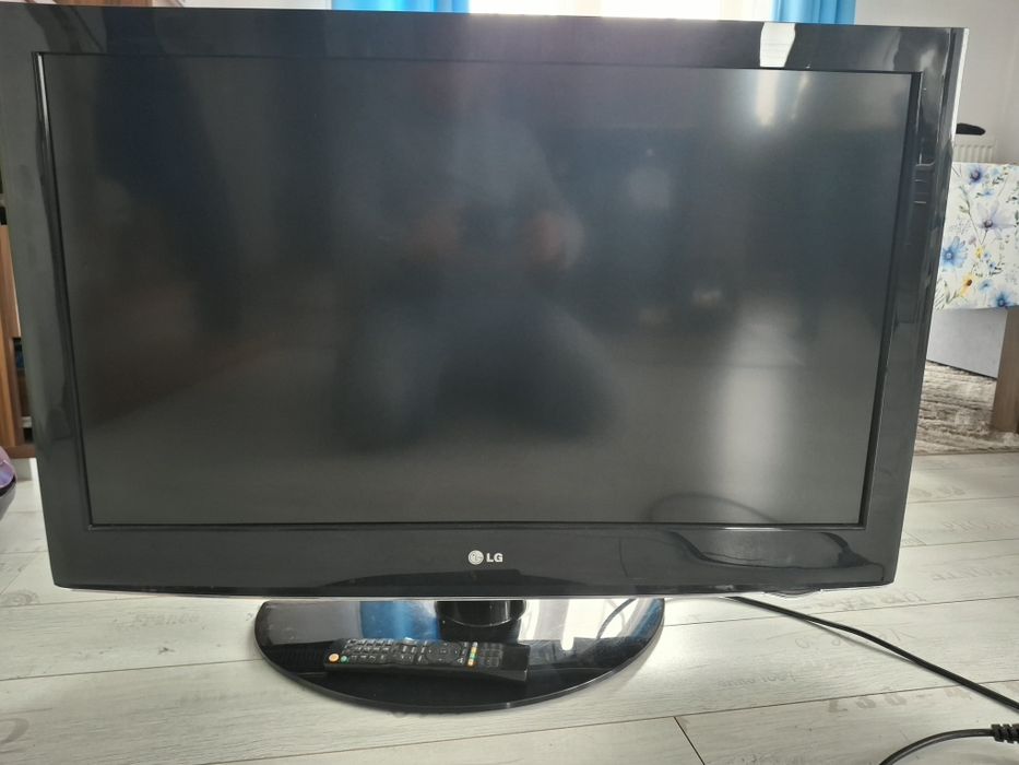 Telewizor płaski LG 37 CALI MODEL 37LD420