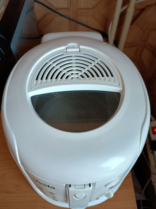 Frytownica Vesta (NOWA!)
- Frytkownica Vesta EDF01 1800( nowa,n