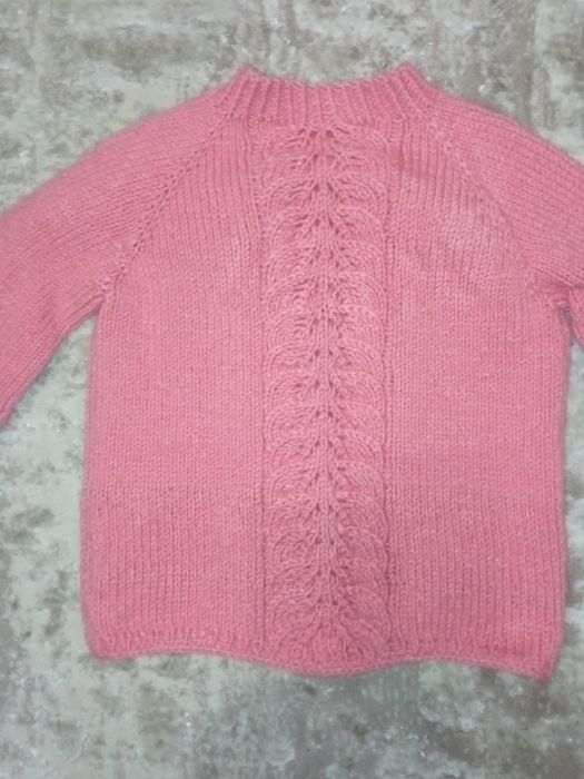 В'язана кофта для дівчинки 2-3рочки, узором листя