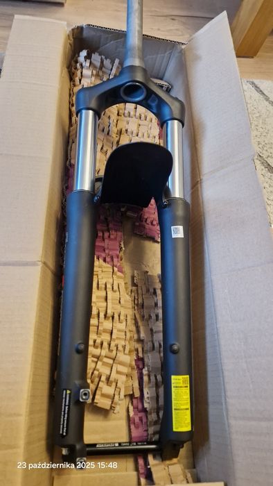 SR Suntour XCM34 Boost LO, Coil, Tapered, skok 130mm