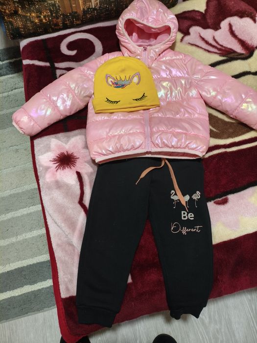 Гарний набір на дівчинку на зріст 98 см,стан гарний.