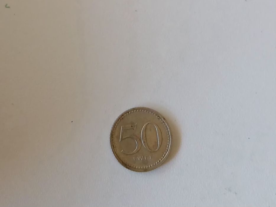 Moedas antigas de Angola para coleção.