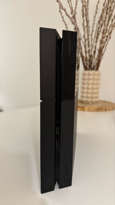 PS4 500GB + Comando + Cabos