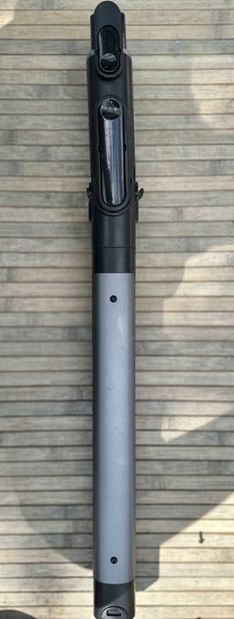 Rura  z przewodem i przyciskiem Odkurzacz pionowy Shark IZ420EUT