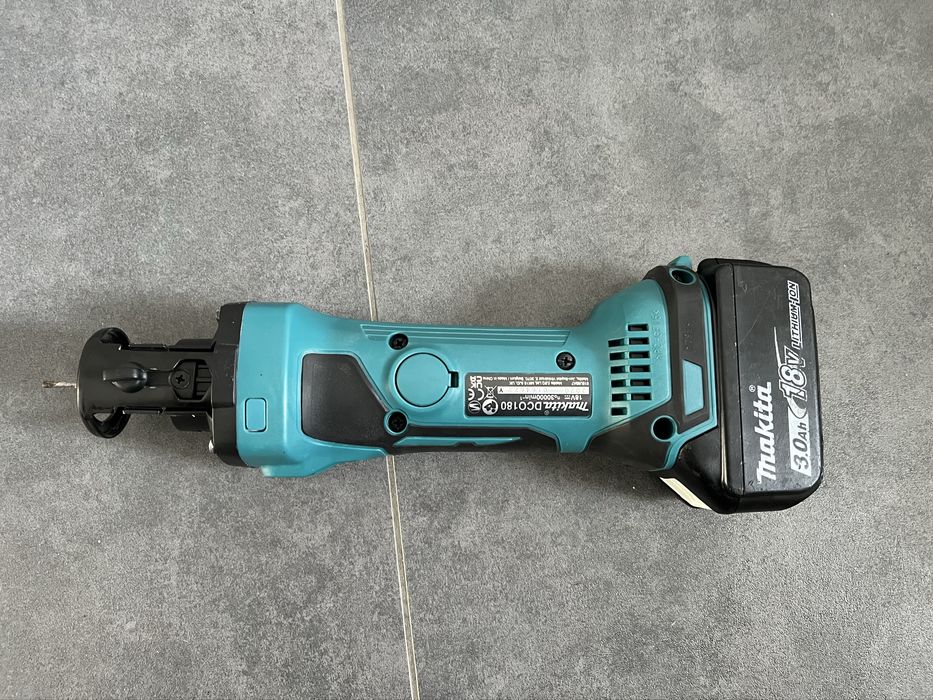 Акум.Фрезер для гіпсокартону Makita  DCO 180+AКБ 3.0Ah