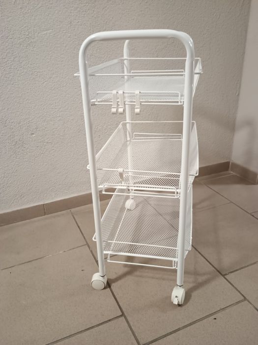 Regał biały na kółkach