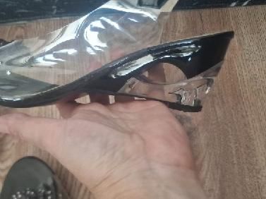 Buty transparentne z kwiatem na lato