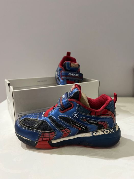 Кросівки дитячі Geox Marvel з вогниками