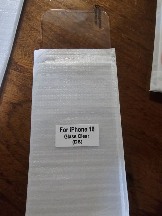 Vendo capa para iPhone 16 com duas películas de vidro