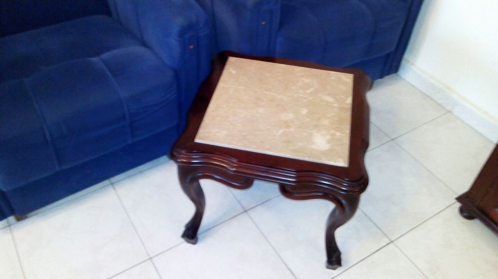 1 mesa pedra mármore e 1 movel 50€ cada