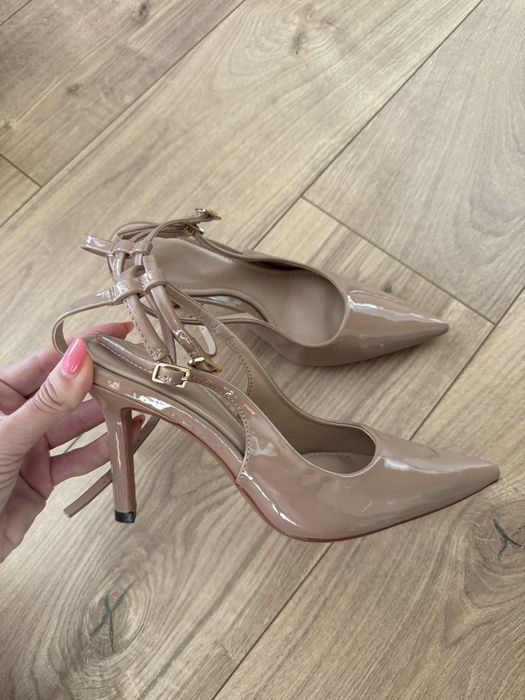 Nowe beżowe lakierowane szpliki buty damskie 36