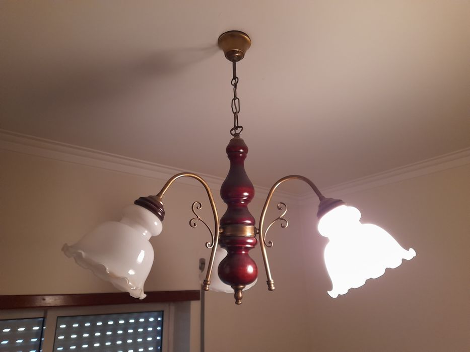 1 Candeeiro de Teto e 2 Candeeiros de mesa