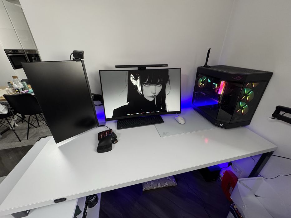 Стіл для роботи, ігор або навчання. Дуже якісний.