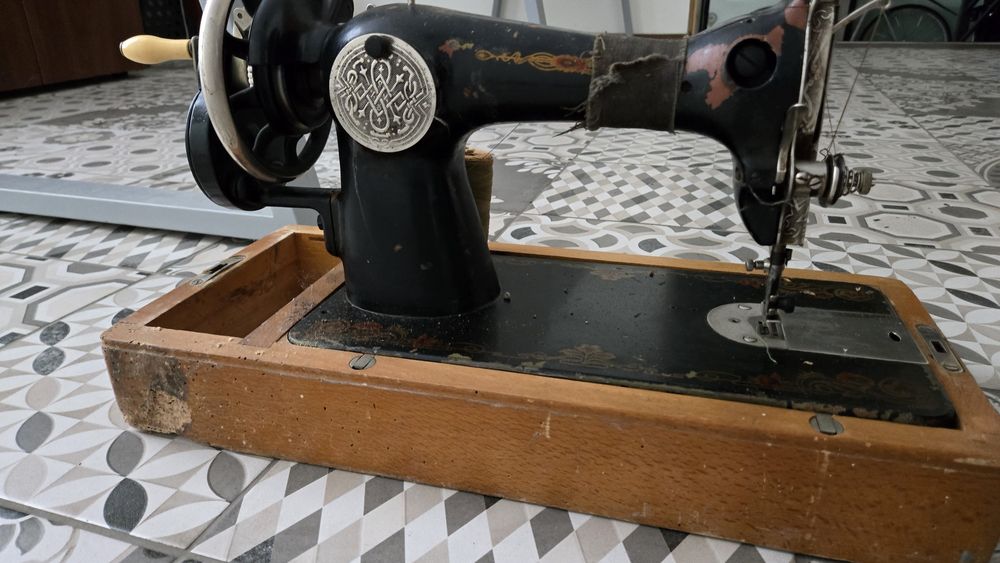 Швейна машинка ПМЗ (Подольський механічний завод ім. Калініна).