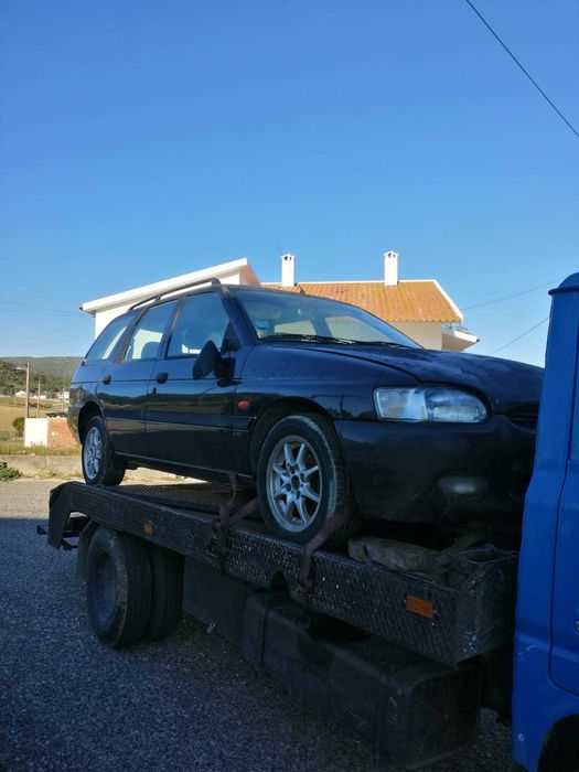 Carro Ford Escort 1.8 TD de 1996 para peças