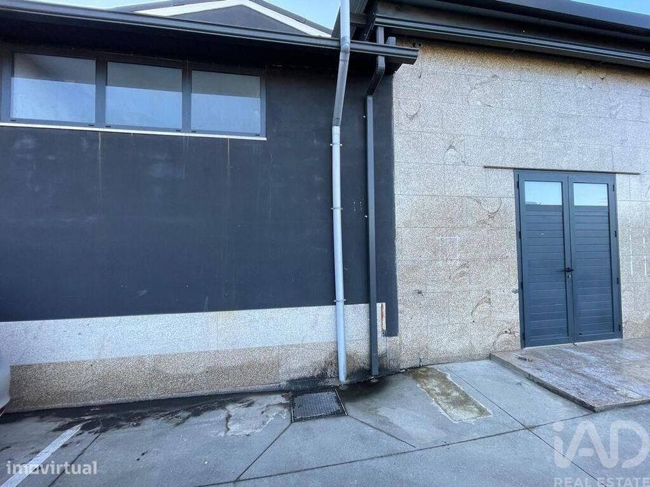 Loja / Estabelecimento Comercial em Manhente de 575,00 m2