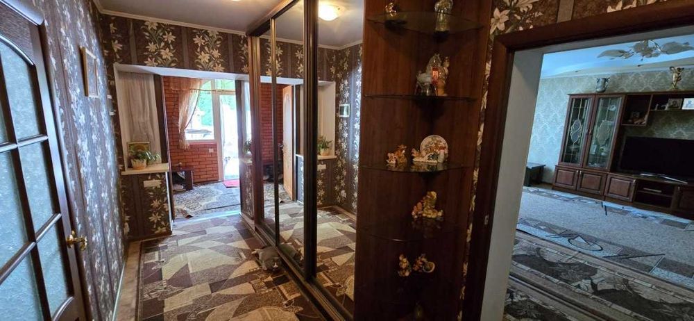 Одноповерховий цегляний будинок 117.3 м², 22 сот, басейн, 2 гаражі