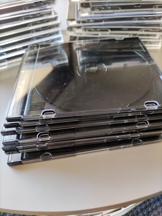 27 caixas de CD/DVD usadas446515678419374082