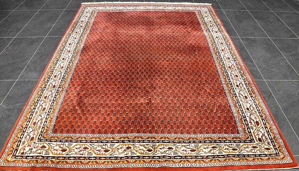Tapete Persa SAROUGH MIR original, com 285cm x 205cm, feito em Lã sobre trama de Algodão e elaborado manualmente