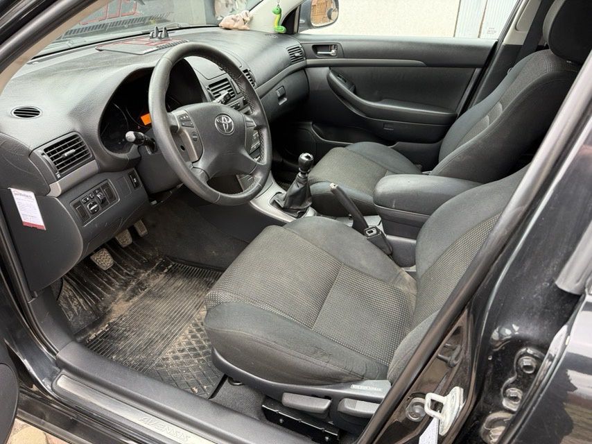В продажі Toyota avensis