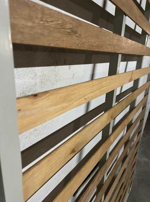 Estrado Metálico 140x195 cm com Ripas de Madeira – Excelente Estado