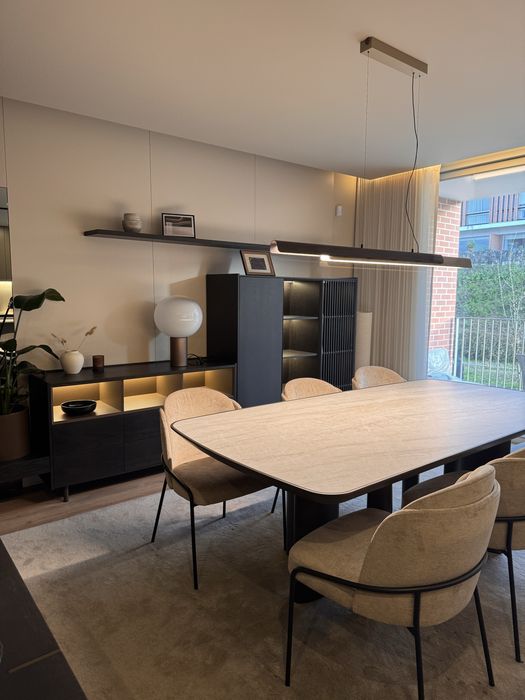 Mesa de jantar e 6 cadeiras - tudo novo