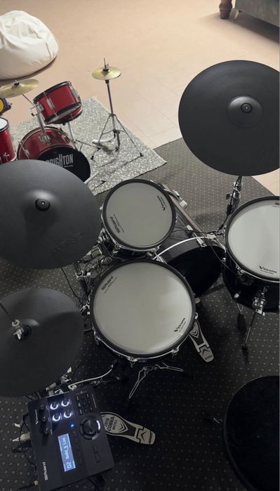 Roland VAD 504 E-Drums + hardware