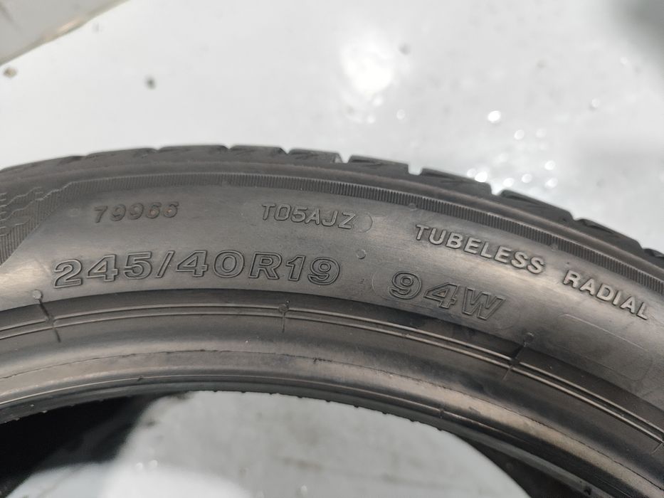 4  pneus Semi novos 245-40R19 Bridgestone - Oferta dos Portes