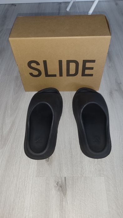 Yeezy slide dark Onyx 43
