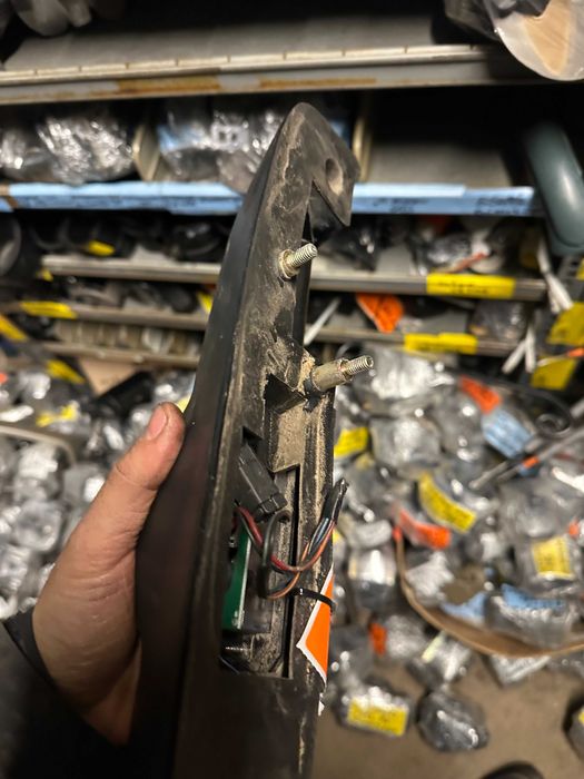 Land Rover Freelander puxador porta mala 125€