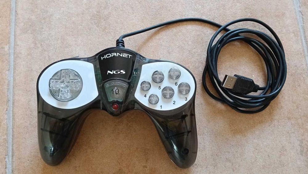 Joystick Gamepad NGS, comando de jogos usb em bom estado