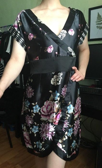 Платье из лёгкой ткани в восточном стиле с цветами, сукня в квіти