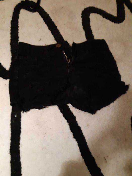 Roupa de várias marcas usadas