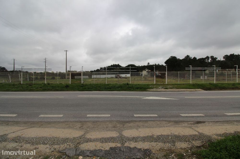 Terreno Vedado na Estrada Nacional