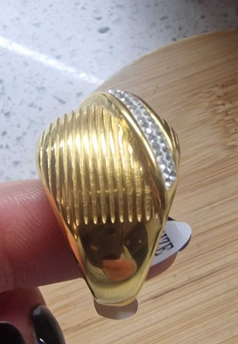 Anel dourado modelo tashi